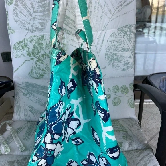 Chanel   large floral tote. - Picture 9 of 15